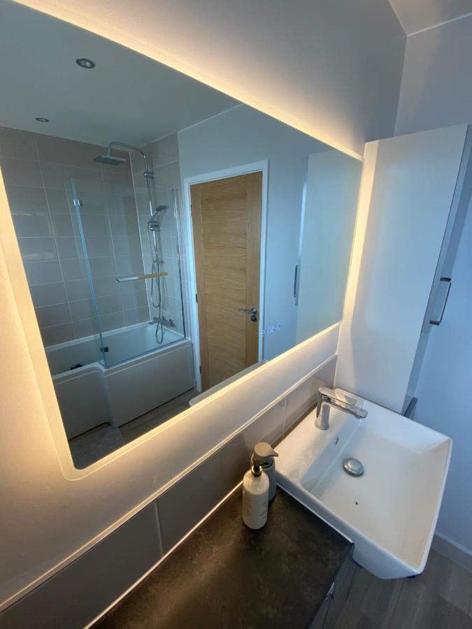 Luxury Recently Renovated 3 Bedroom Home In Sandwich Kent Exterior foto