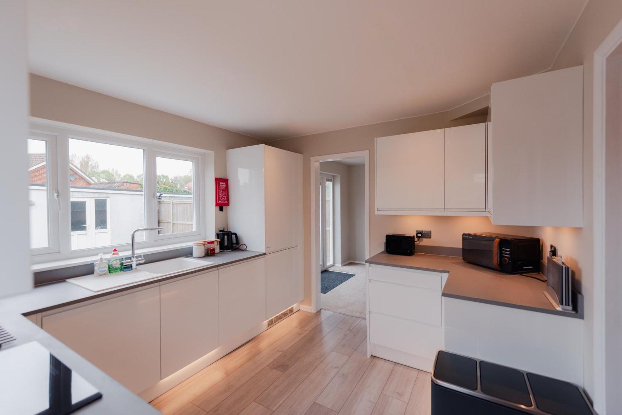 Luxury Recently Renovated 3 Bedroom Home In Sandwich Kent Exterior foto