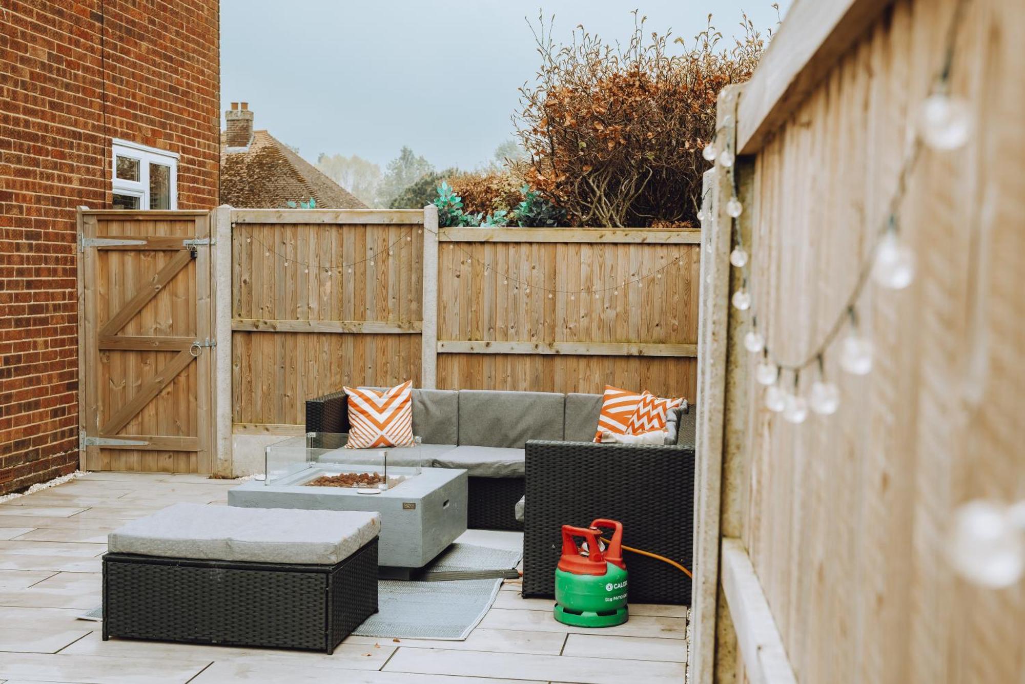 Luxury Recently Renovated 3 Bedroom Home In Sandwich Kent Exterior foto